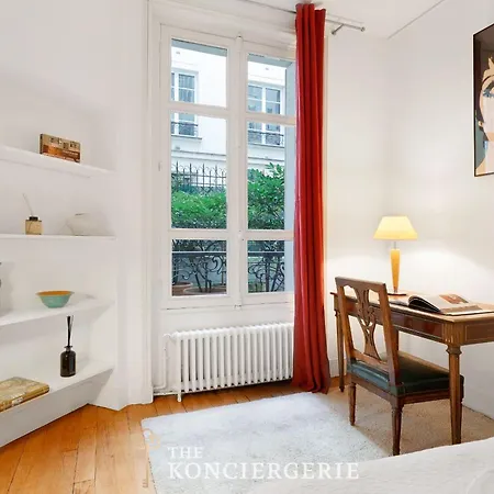 Bm -art De Vivre Haussmannien -square Moncey Apartment
