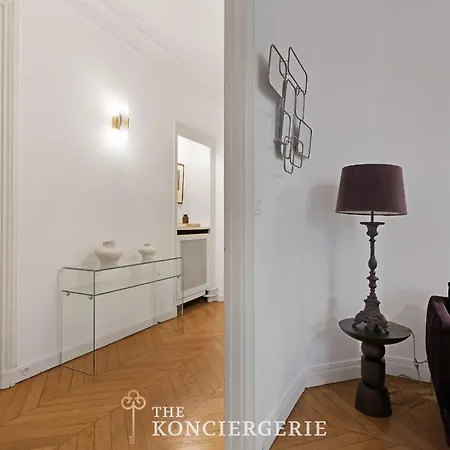 Apartment Bm -art De Vivre Haussmannien -square Moncey *